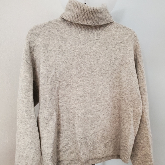 H&M Sweaters - H&M turtle neck